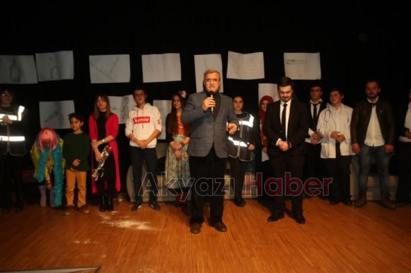 Akıl  Hastanesi Tiyatro Oyunu Bu Akşam