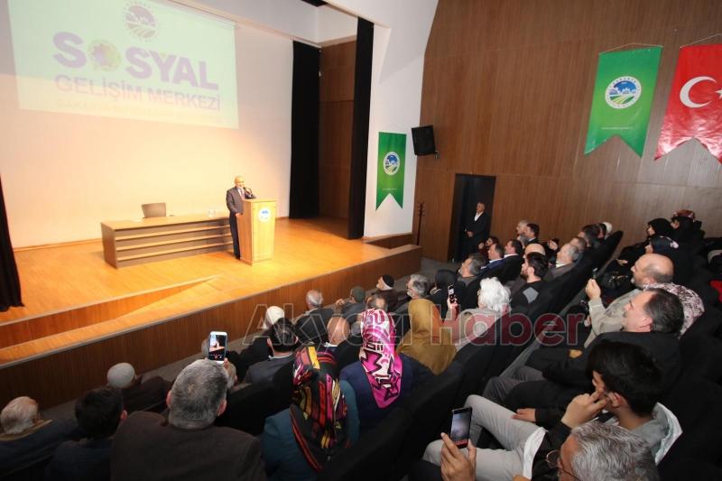 AKİMDER Tarafından Davet Edilen Şevki Yılmaz Akyazıda konferans verdi