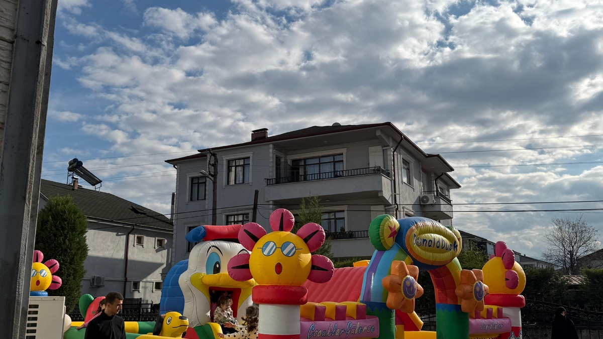 Akşemseddin Camii’nde çocuklar için şenlik düzenlendi