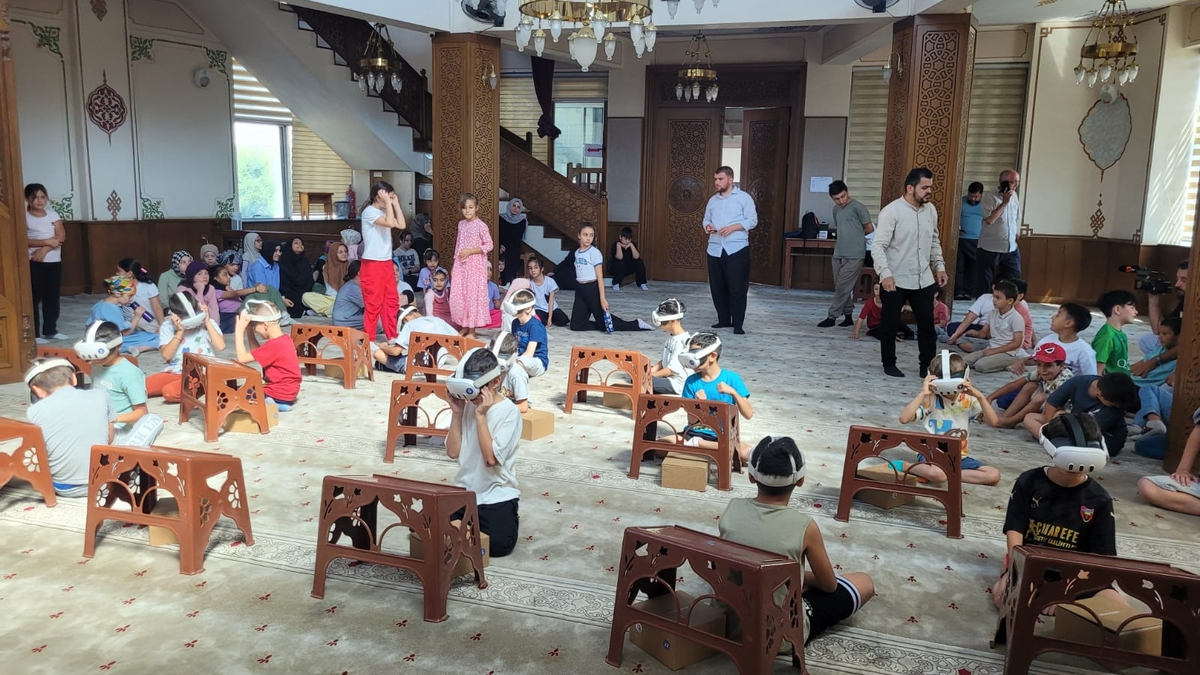 Akşemsettin Camii’nde Kur’an eğitimine sanal yolculuk