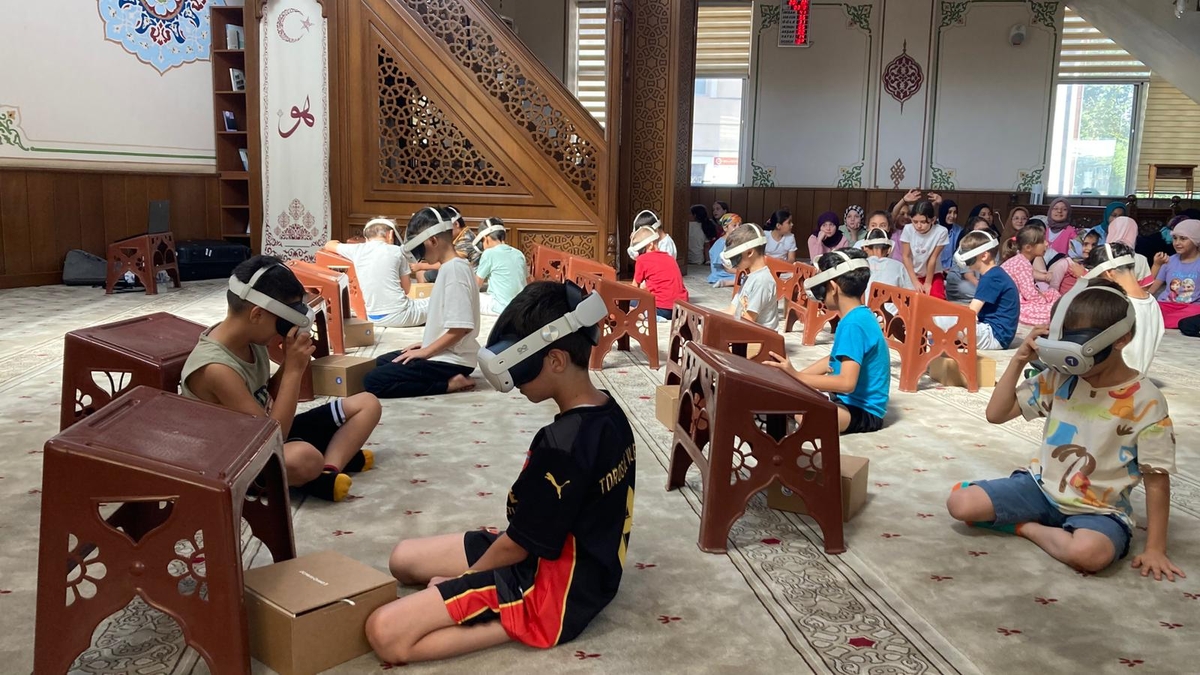 Akşemsettin Camii’nde Kur’an eğitimine sanal yolculuk