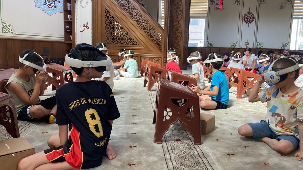Akşemsettin Camii’nde Kur’an eğitimine sanal yolculuk
