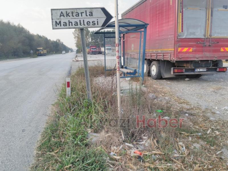   Aktarla Mahallesi’nde Duraklar Dökülüyor  