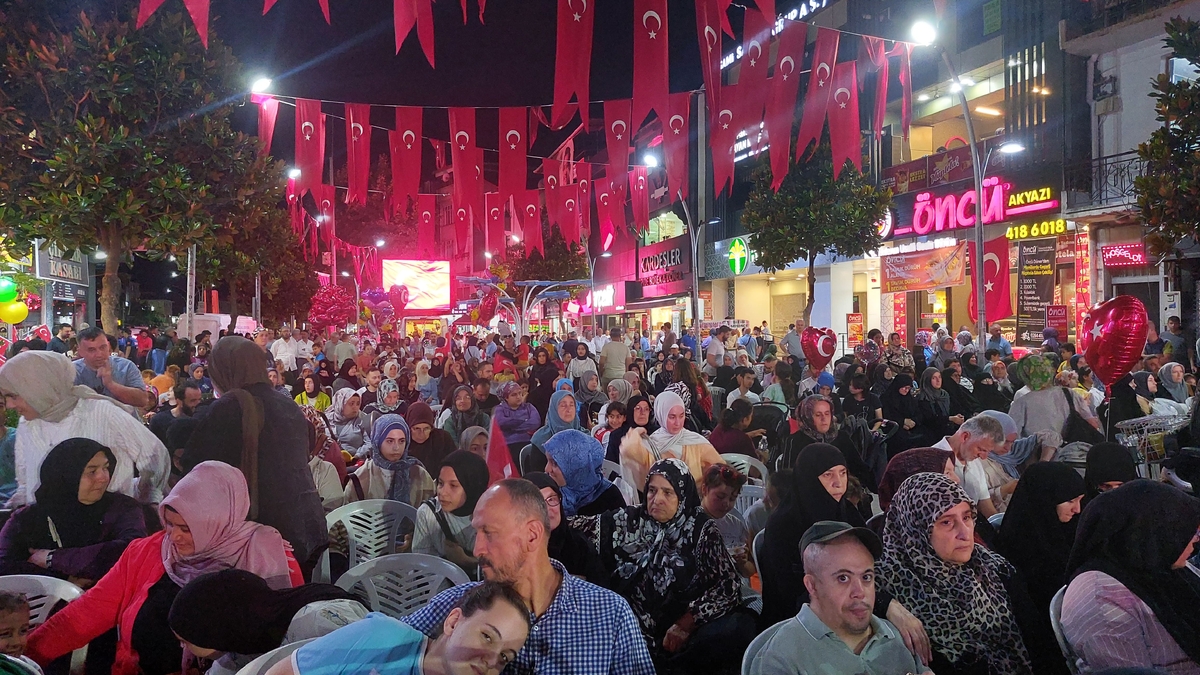 Akyazı 15 Temmuz'un yıl dönümünde tek yürek oldu