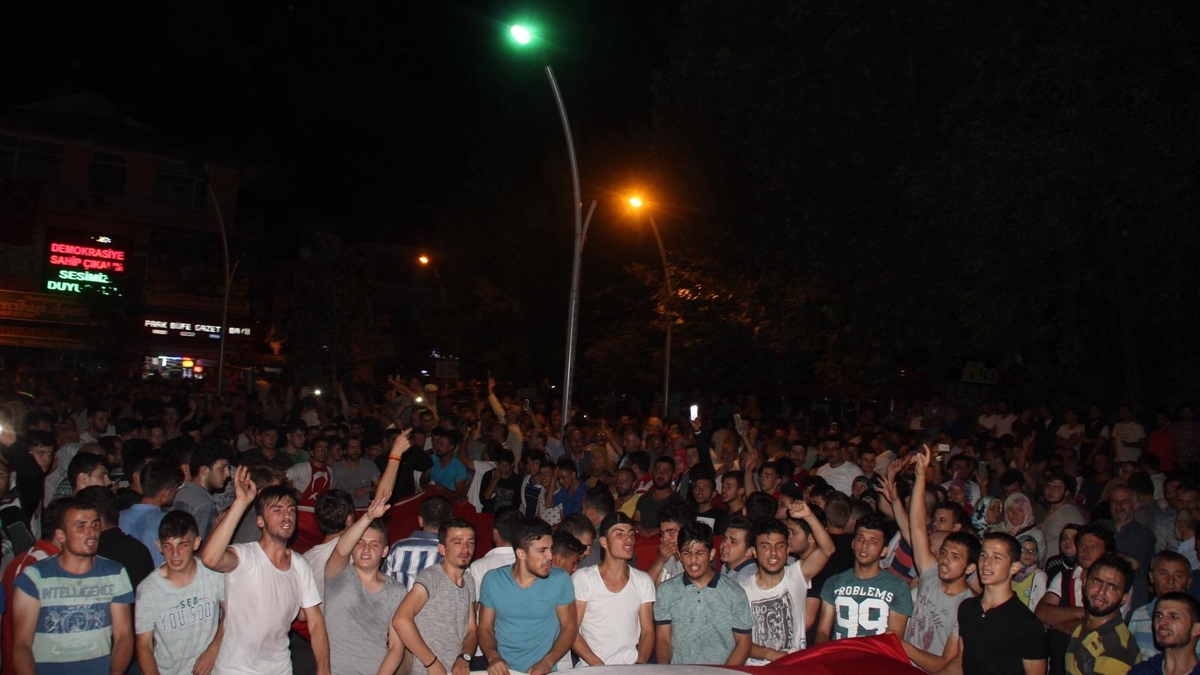 Akyazı, 15 Temmuz’da vatanına sahip çıktı