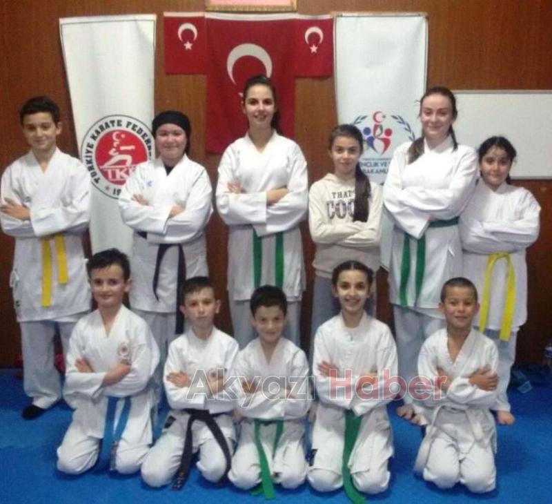 Akyazı 3 Koldan Antremanlara Devam Ediyor