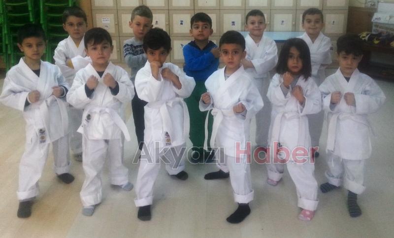 Akyazı 3 Koldan Antremanlara Devam Ediyor