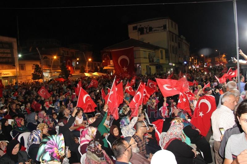 Akyazı 7. Gecede Nöbete Devam Ediyor