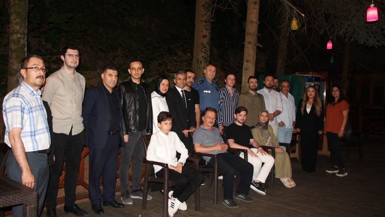 Akyazı Adliyesi’nden Veda Yemeği: Hakim ve İcra Müdürüne Plaketli Uğurlama