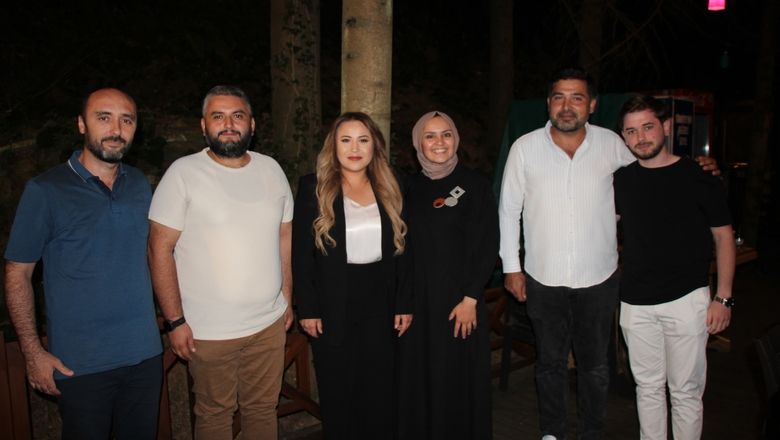 Akyazı Adliyesi’nden Veda Yemeği: Hakim ve İcra Müdürüne Plaketli Uğurlama