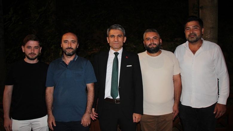 Akyazı Adliyesi’nden Veda Yemeği: Hakim ve İcra Müdürüne Plaketli Uğurlama