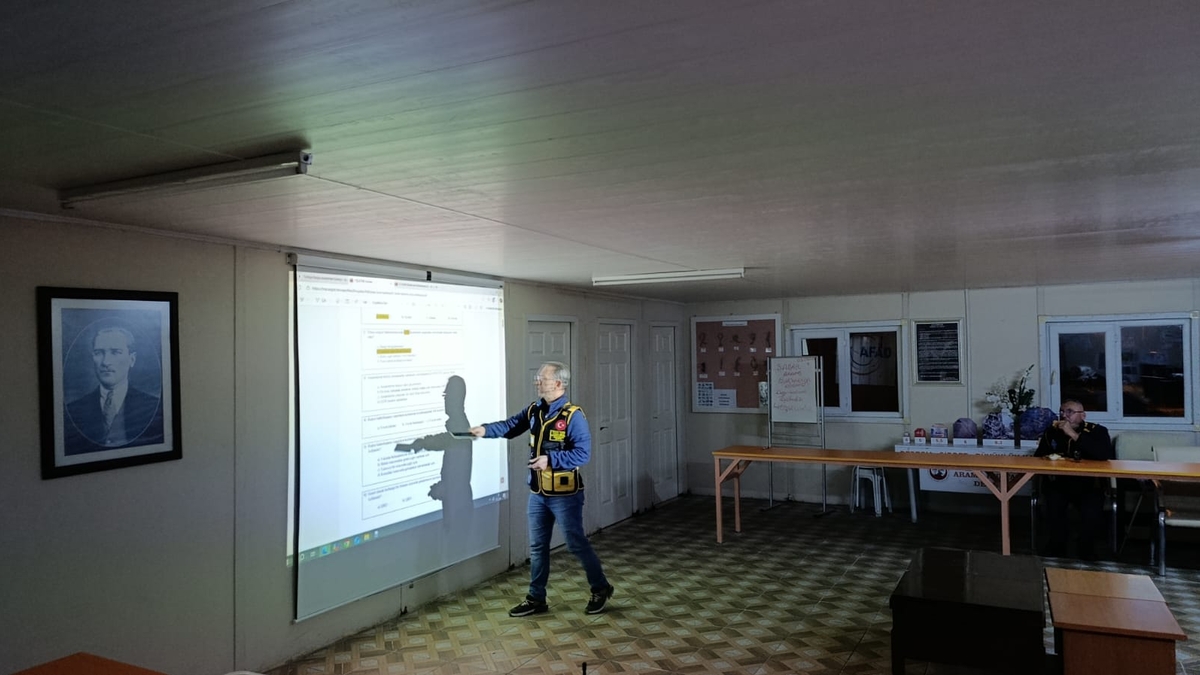 Akyazı Afet Eğitim Merkezi’nde Afet Haberleşme Eğitimi düzenlendi