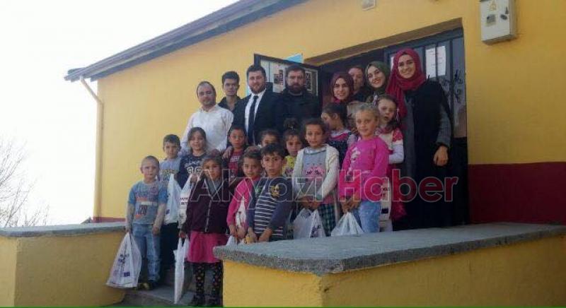 Akyazı Ak Parti Gençlik Kolllarından Madenler İlköğretime Ziyaret