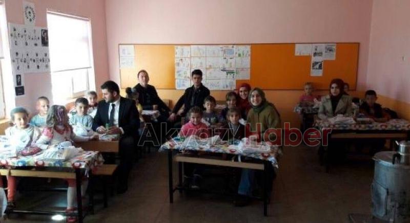 Akyazı Ak Parti Gençlik Kolllarından Madenler İlköğretime Ziyaret