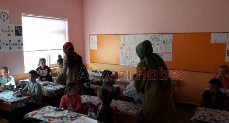 Akyazı Ak Parti Gençlik Kolllarından Madenler İlköğretime Ziyaret