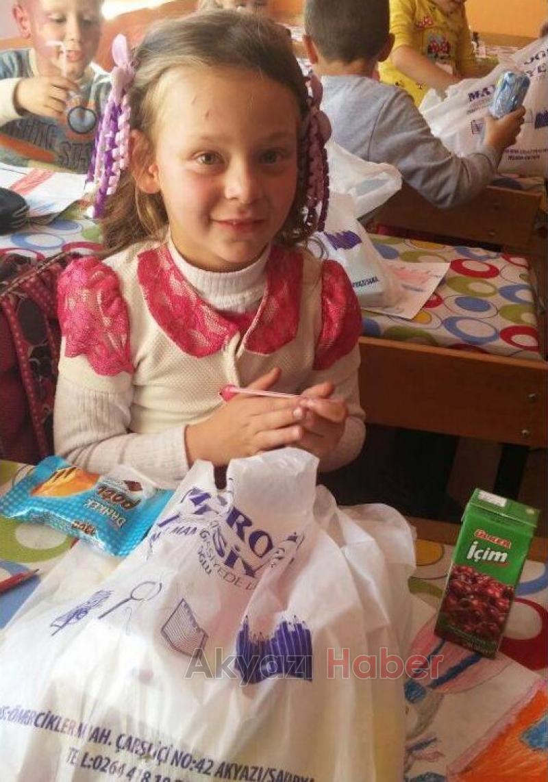 Akyazı Ak Parti Gençlik Kolllarından Madenler İlköğretime Ziyaret