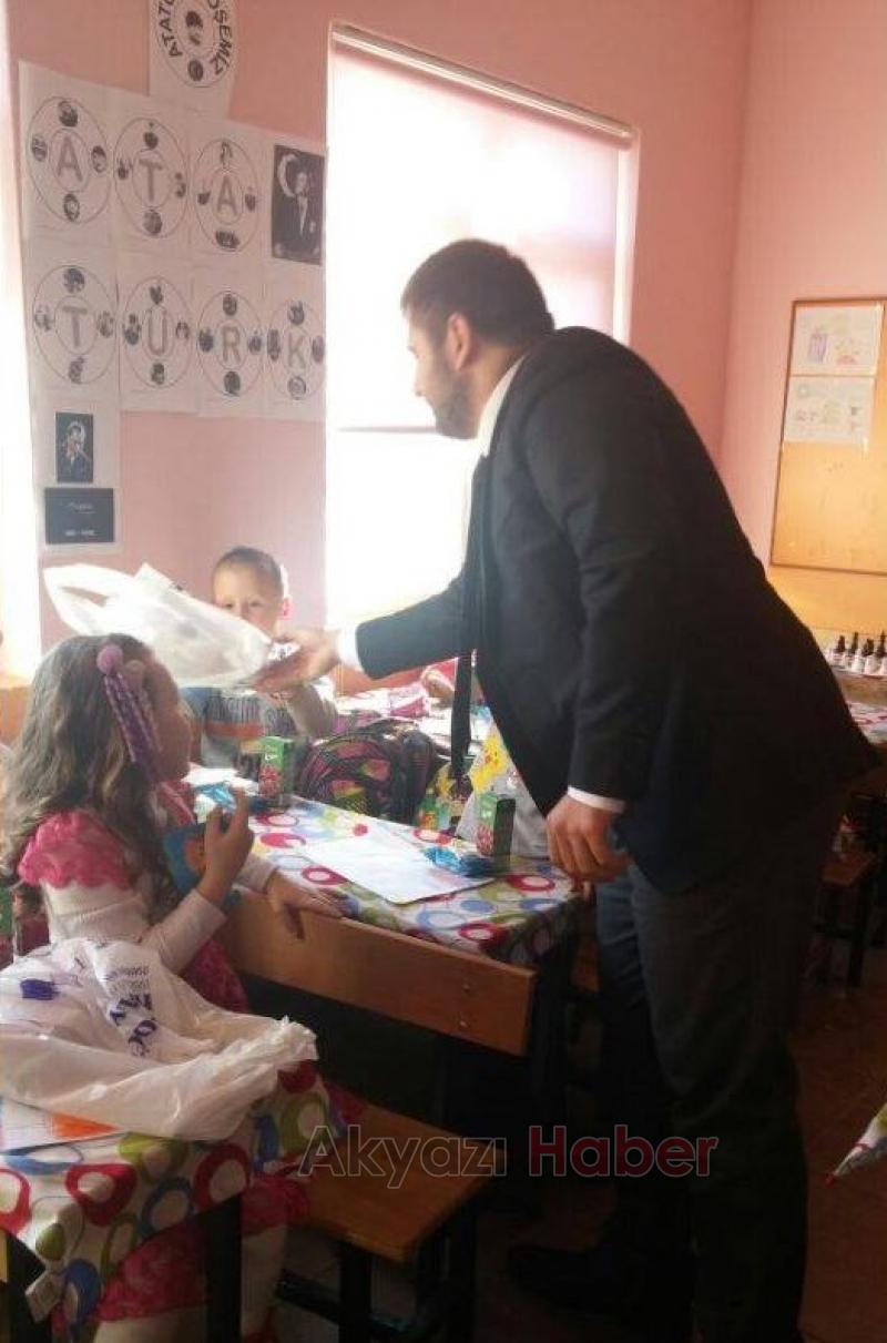 Akyazı Ak Parti Gençlik Kolllarından Madenler İlköğretime Ziyaret