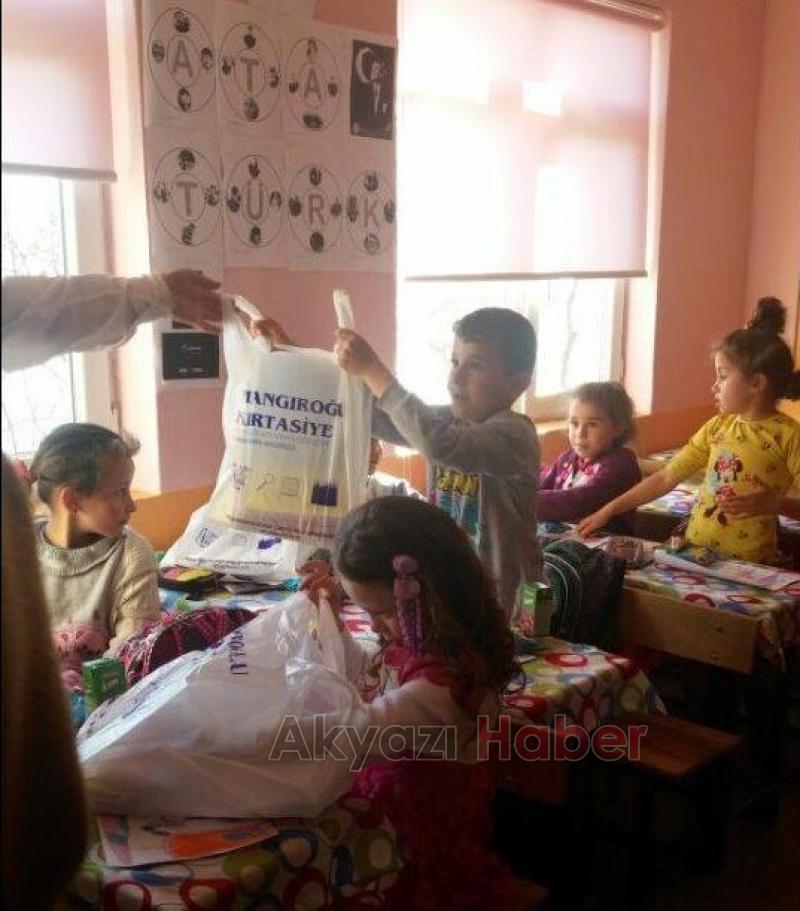 Akyazı Ak Parti Gençlik Kolllarından Madenler İlköğretime Ziyaret