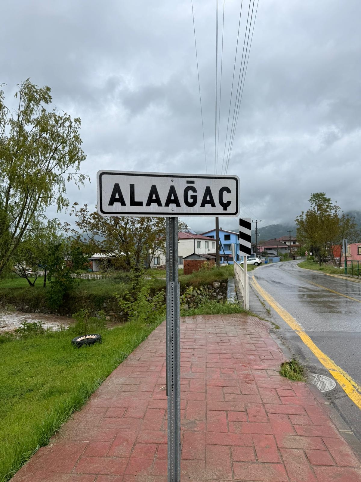 Akyazı Alağaç Köprüsü’nde su seviyesi yükseldi