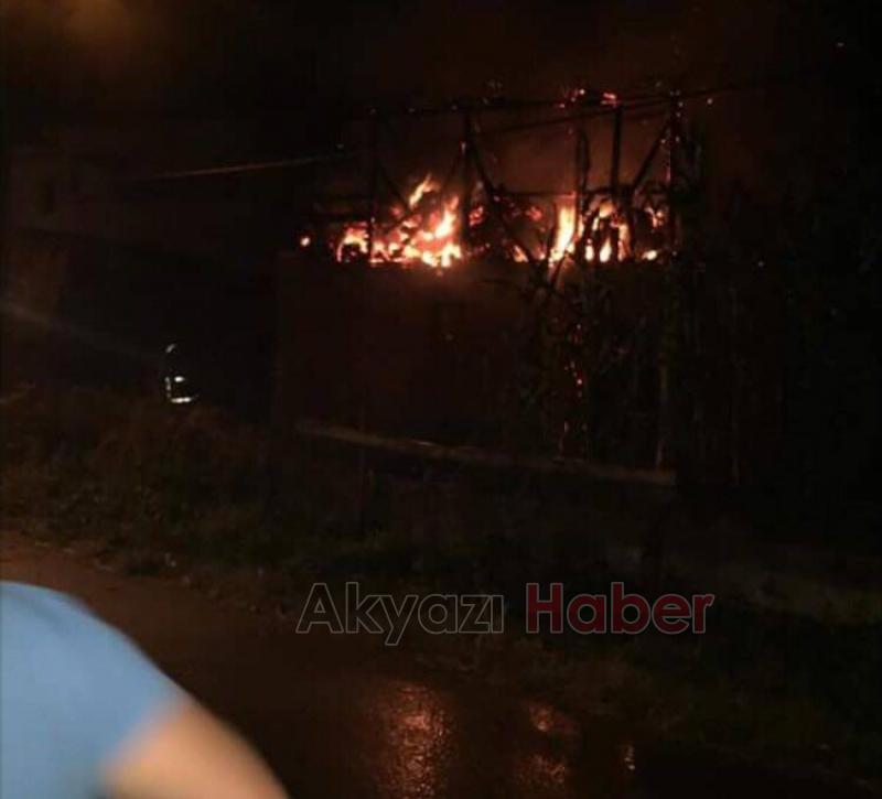 Akyazı Altındere Mahallesinde Yangın