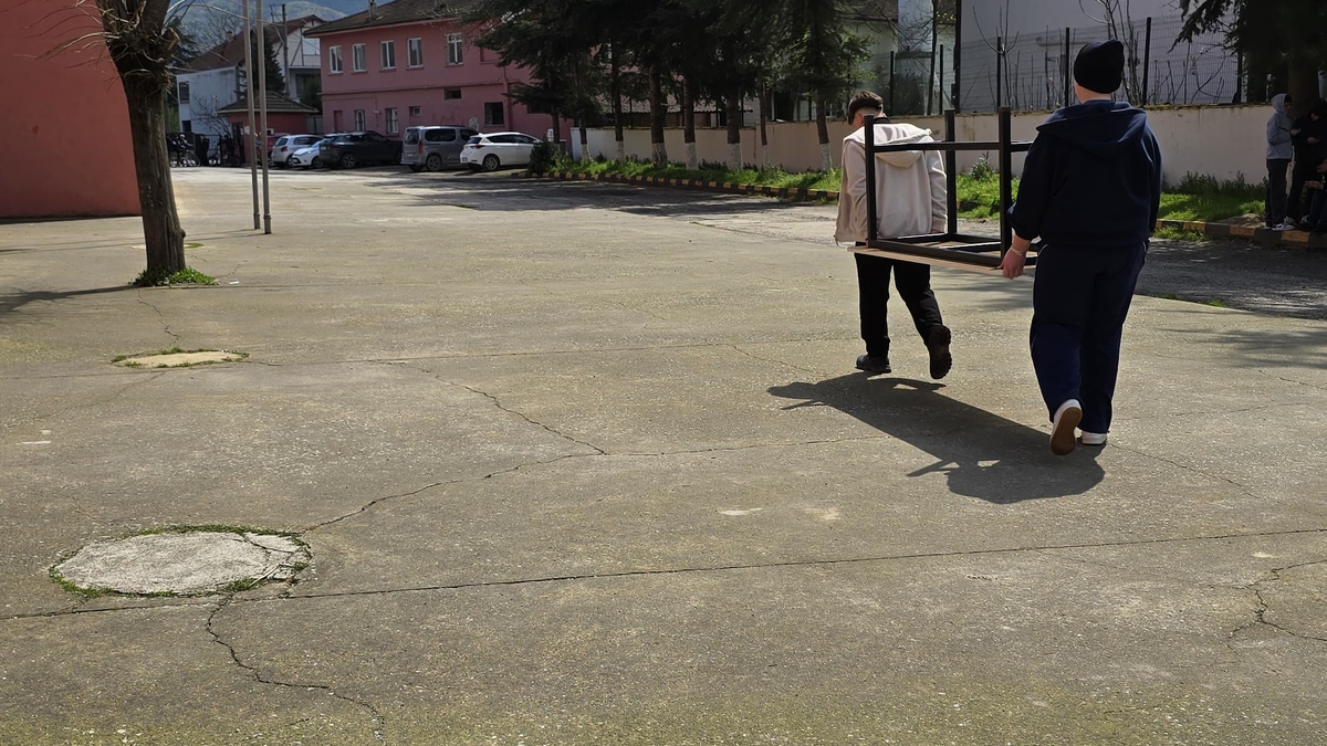 Akyazı Anadolu İmam Hatip Lisesi'ndne Gazze için yardım kampanyası