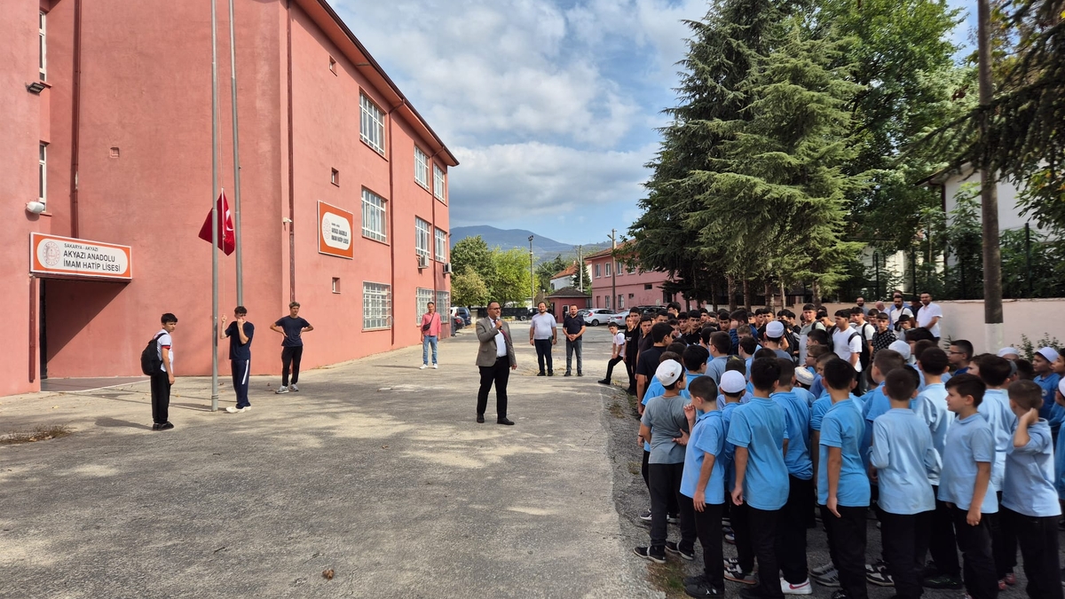 Akyazı Anadolu İmam Hatip Lisesi öğrenci sayısını dörde katladı