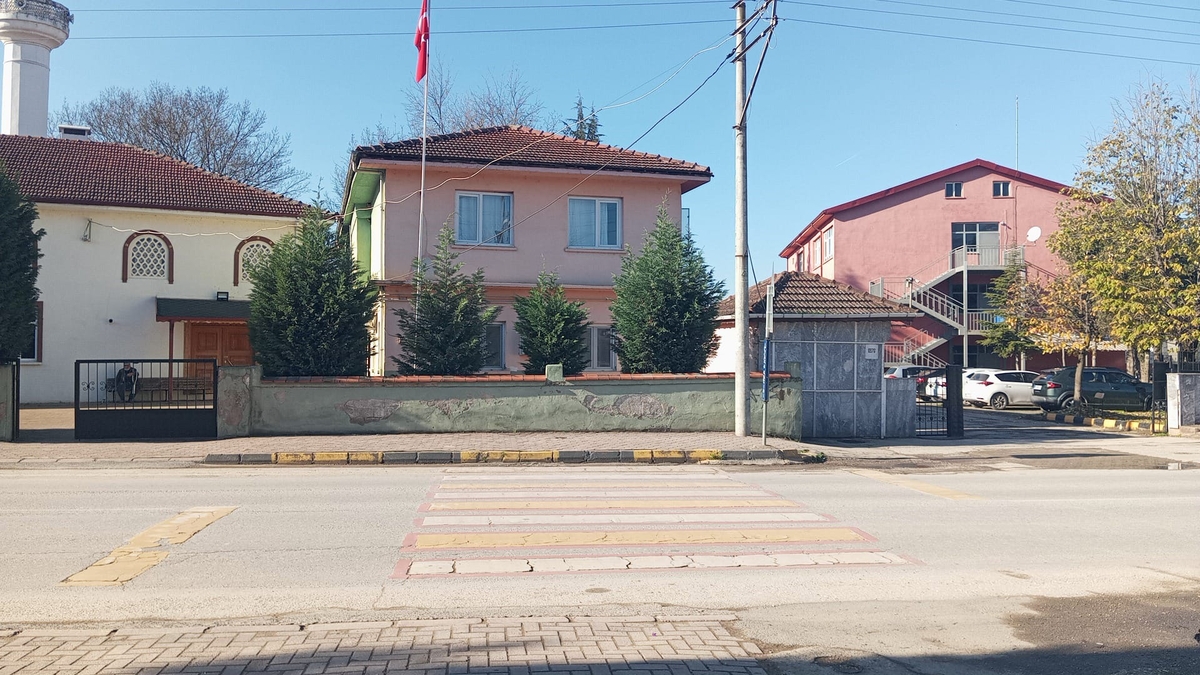 Akyazı Anadolu İmam Hatip Lisesi önünde kasis tepkisi