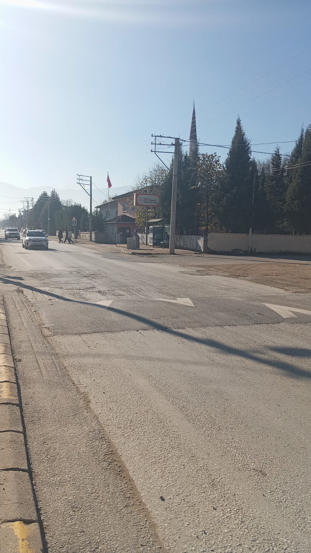 Akyazı Anadolu İmam Hatip Lisesi önünde kasis tepkisi