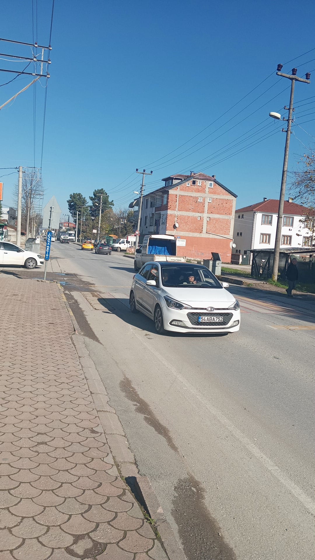 Akyazı Anadolu İmam Hatip Lisesi önünde kasis tepkisi
