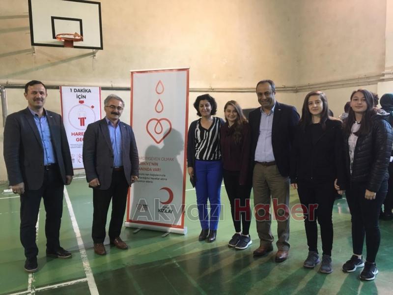 Akyazı Anadolu lisesi ve Kızılay kan bağışı kampanyası düzenledi