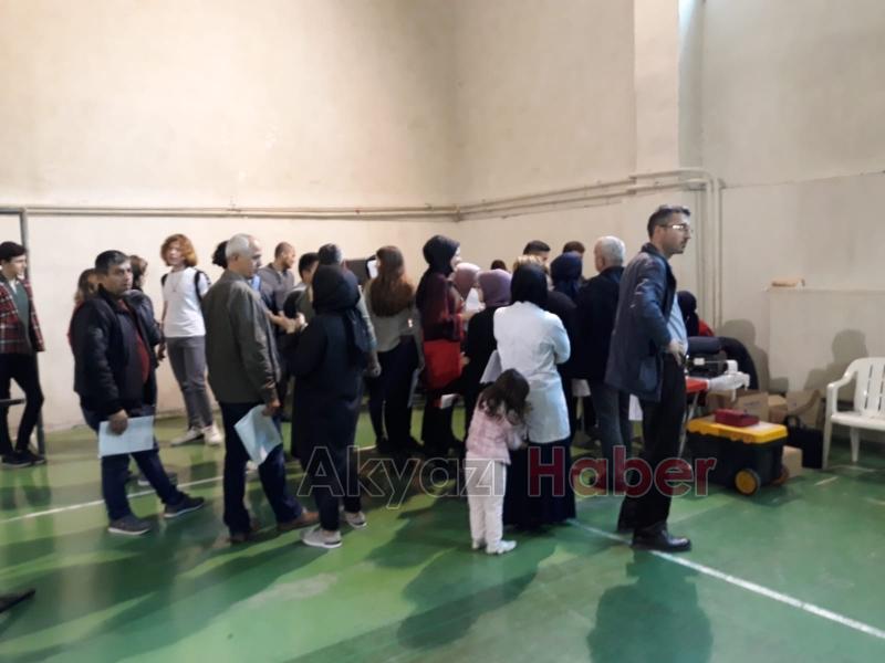 Akyazı Anadolu lisesi ve Kızılay kan bağışı kampanyası düzenledi
