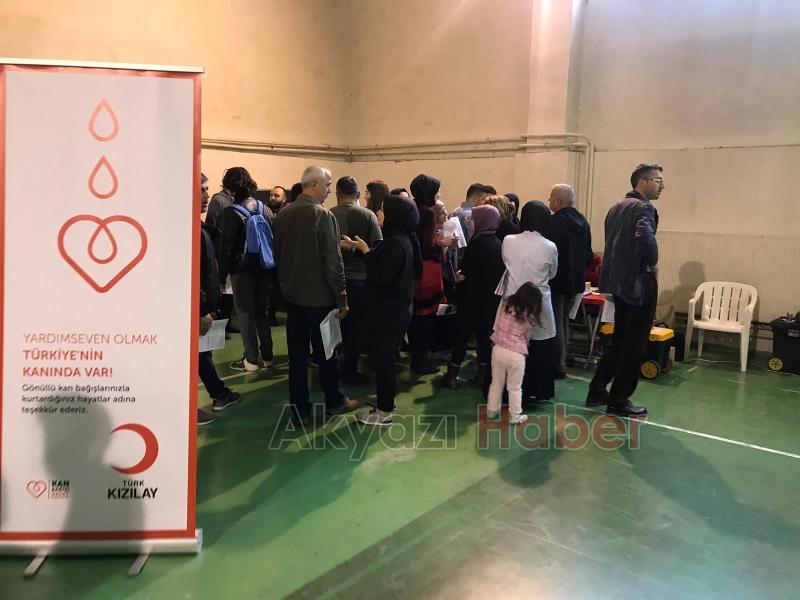Akyazı Anadolu lisesi ve Kızılay kan bağışı kampanyası düzenledi
