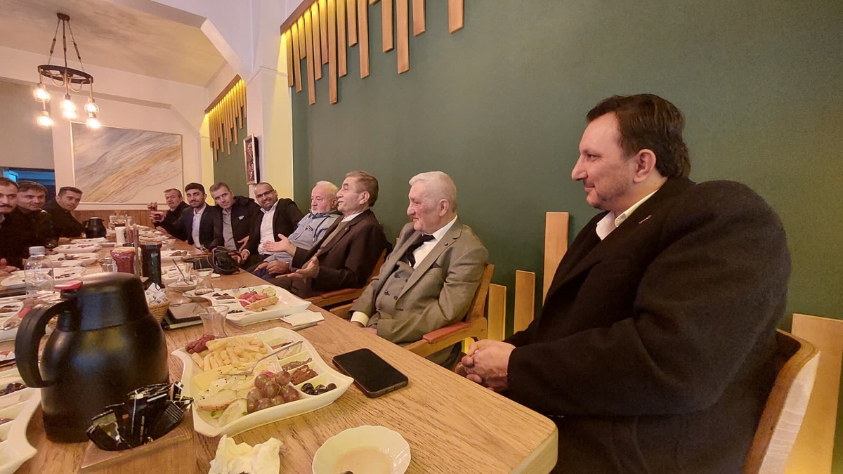 Akyazı Anahtar Parti’den Çalışan Gazeteciler Günü kutlaması