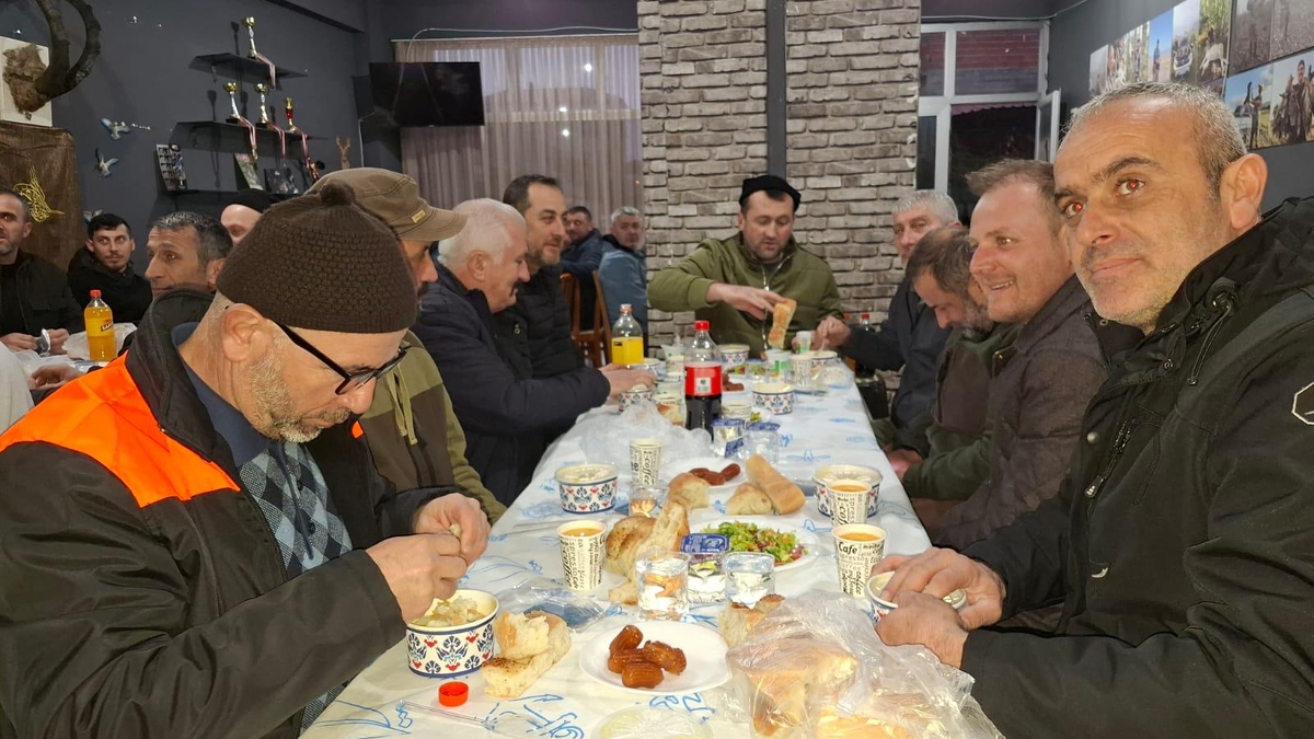 Akyazı Avcılar Derneği'nden açılış ve iftar