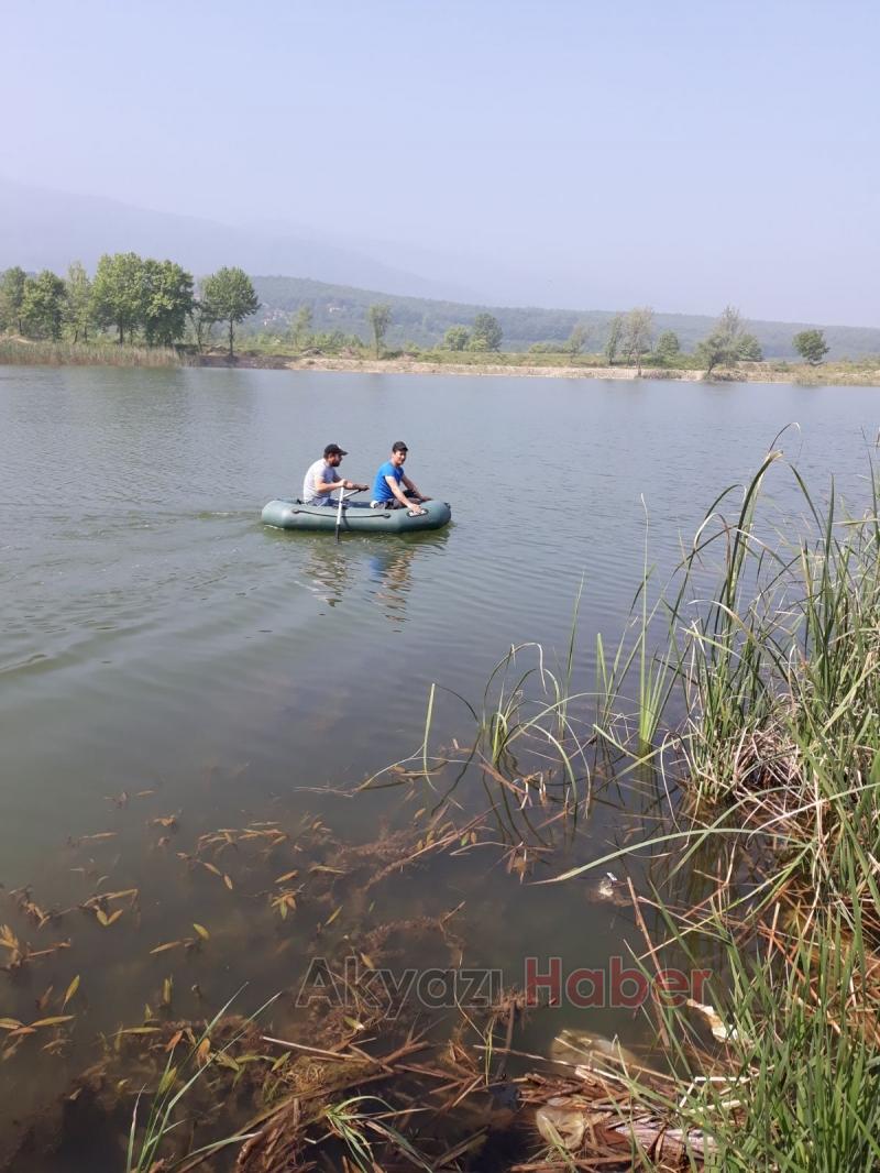 Akyazı Avcılar ve Balıkçılar Grubundan Gölde Temizlik
