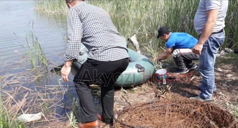 Akyazı Avcılar ve Balıkçılar Grubundan Gölde Temizlik