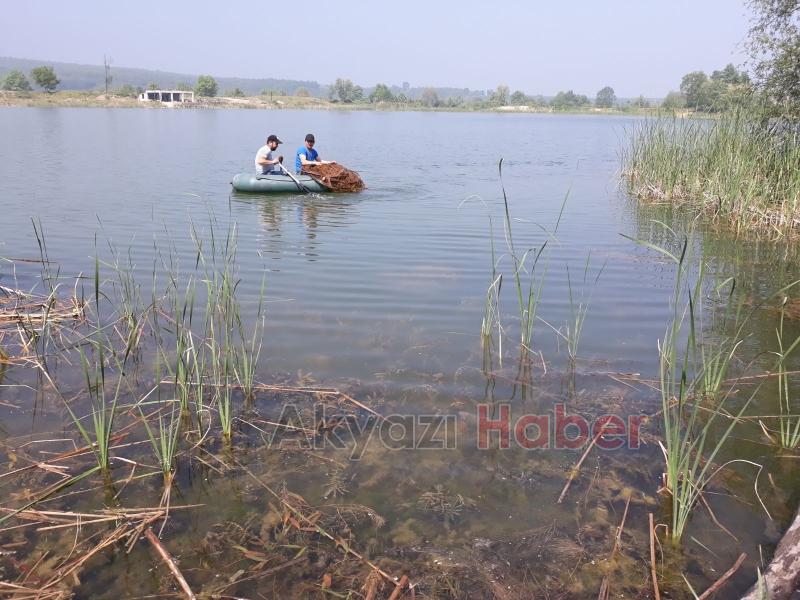 Akyazı Avcılar ve Balıkçılar Grubundan Gölde Temizlik