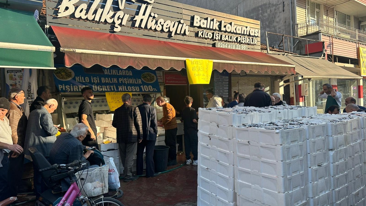 Akyazı Balıkçı Hüseyin’den 25. Yıla Özel ŞOK Hamsi Kampanyası!