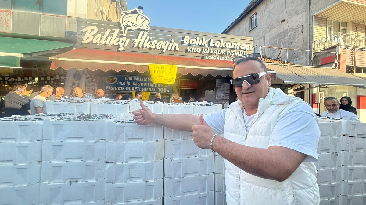 Akyazı Balıkçı Hüseyin’den 25. Yıla Özel ŞOK Hamsi Kampanyası!