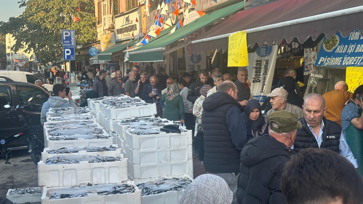 Akyazı Balıkçı Hüseyin’den 25. Yıla Özel ŞOK Hamsi Kampanyası!