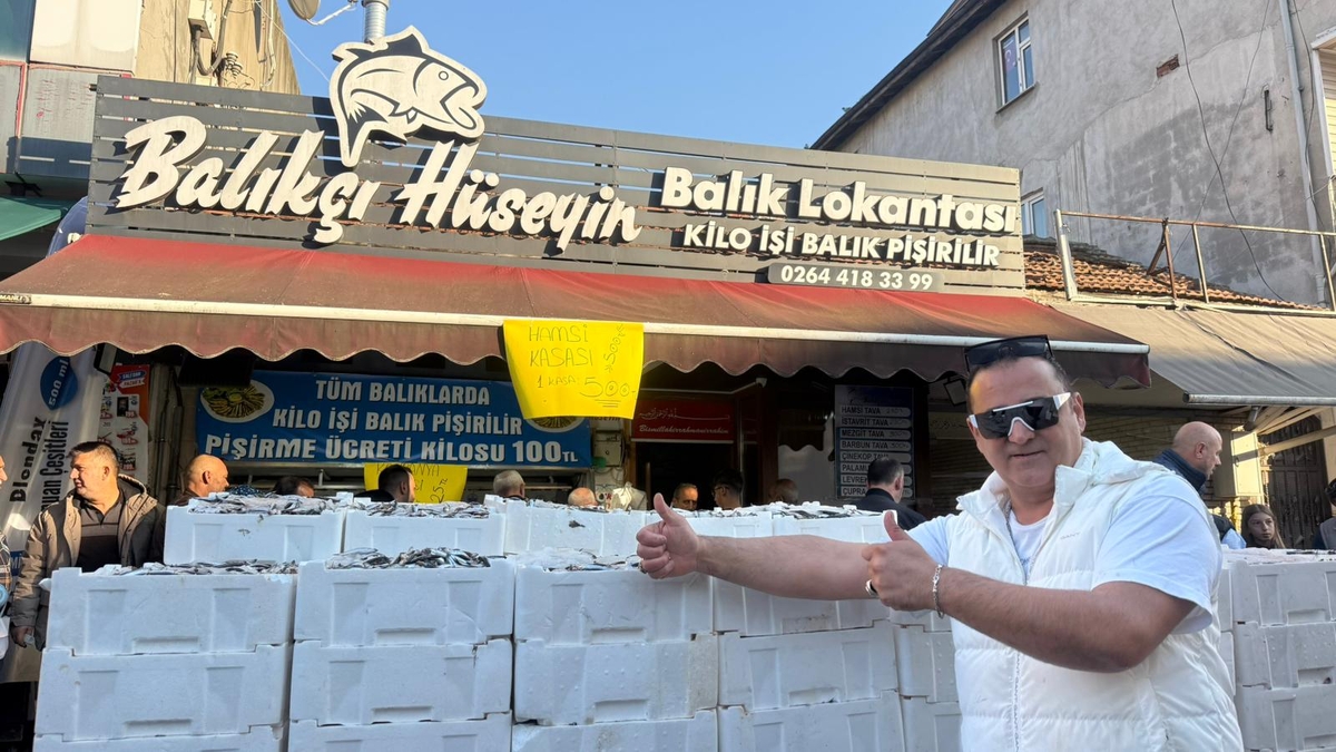 Akyazı Balıkçı Hüseyin’den 25. Yıla Özel ŞOK Hamsi Kampanyası!