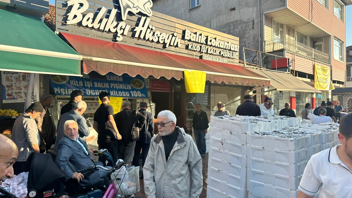 Akyazı Balıkçı Hüseyin’den 25. Yıla Özel ŞOK Hamsi Kampanyası!