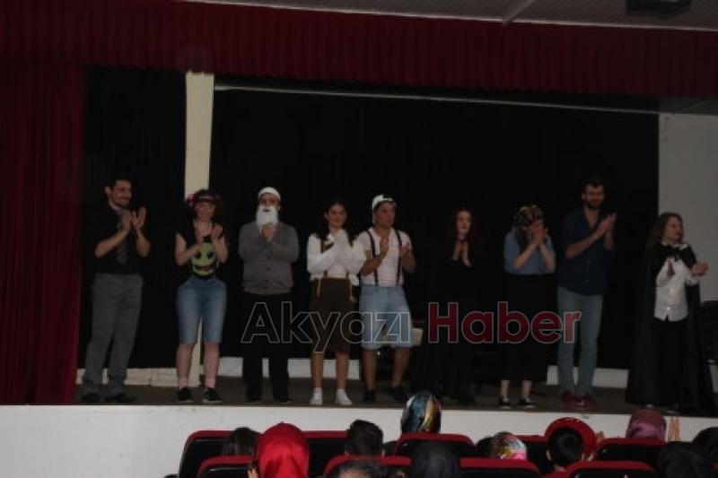 Akyazı Belediyesi 23 Nisanda Çocuklara Tiyatro Etkinliği Düzenledi