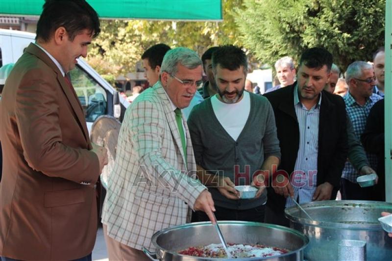 Akyazı Belediyesi 5 Bin Kişilik Aşure Dağıttı