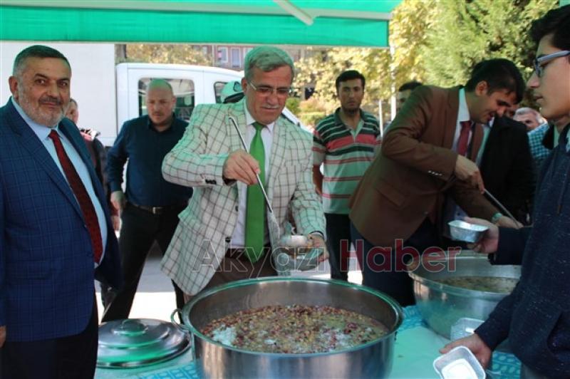 Akyazı Belediyesi 5 Bin Kişilik Aşure Dağıttı