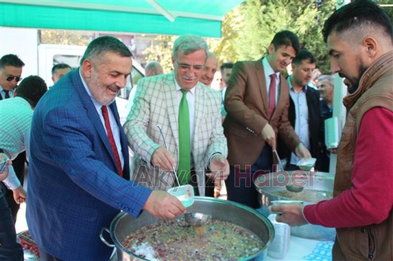 Akyazı Belediyesi 5 Bin Kişilik Aşure Dağıttı