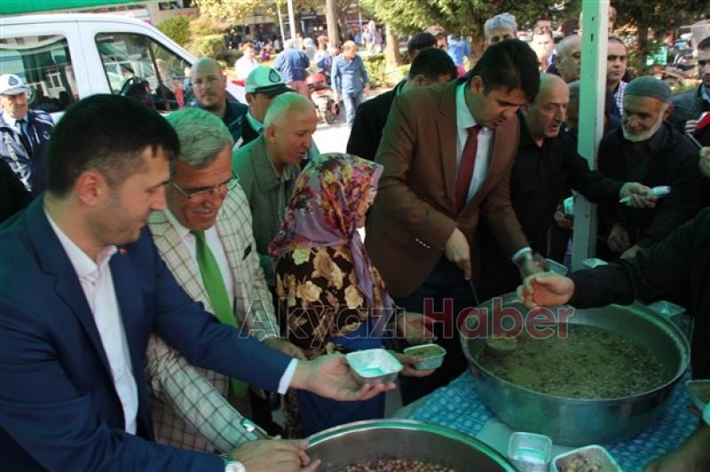 Akyazı Belediyesi 5 Bin Kişilik Aşure Dağıttı