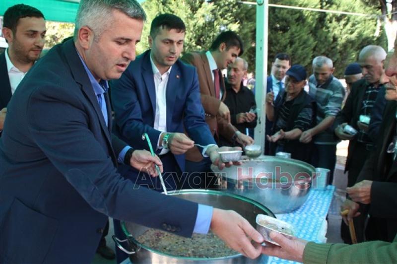 Akyazı Belediyesi 5 Bin Kişilik Aşure Dağıttı