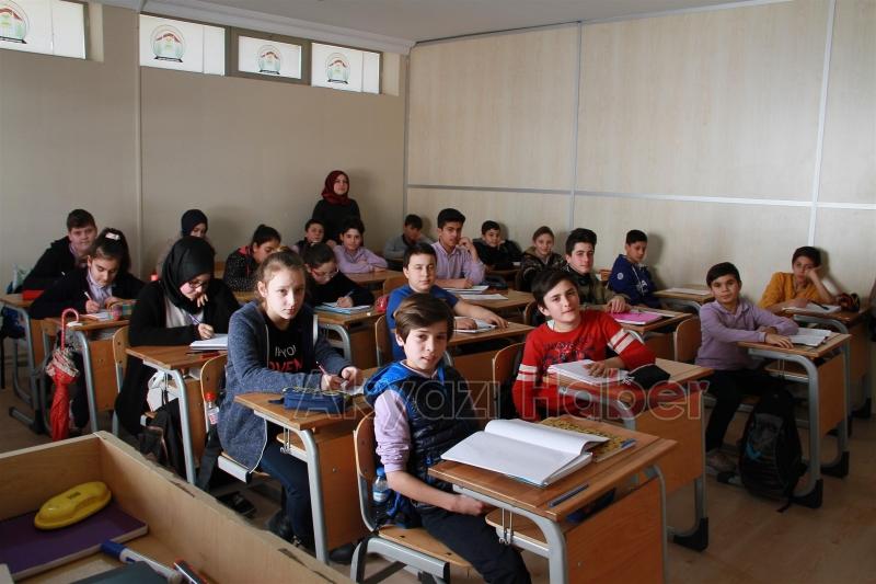 AKYAZI BELEDİYESİ BİLGİ KÜLTÜR EVİ YAZ KURSLARI KAYITLARI BAŞLIYOR