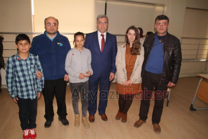 AKYAZI BELEDİYESİ BİLGİ ve KÜLTÜR EVİ ÖĞRENCİLERİNE ÖDÜLLÜ BİLGİ YARIŞMASI YAPILDI